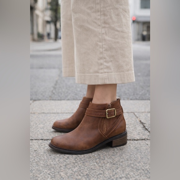 Clarks Shoes - Clarks Collection NWT Cognac Leather Ankle Boots Buckle Zip Booties 6.5